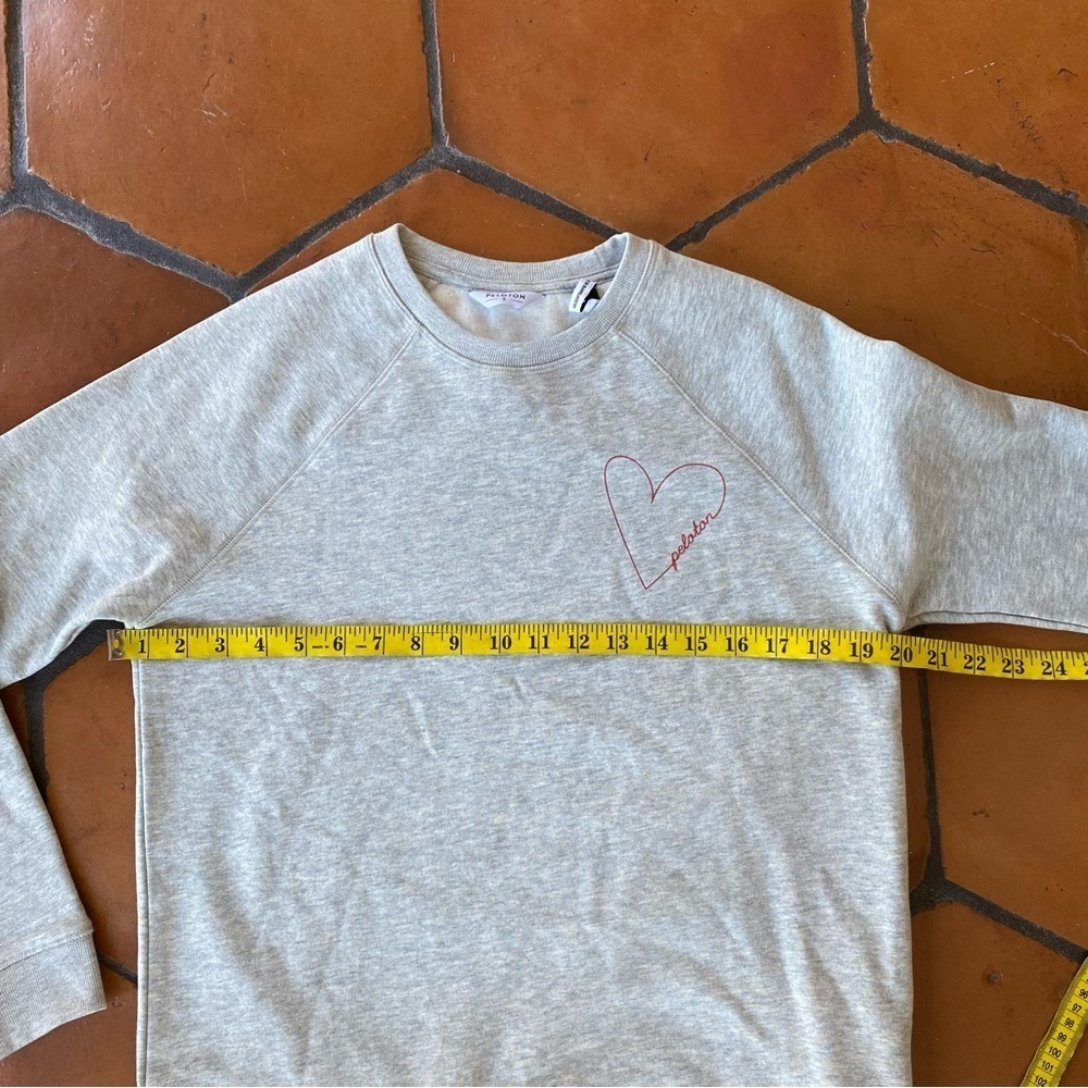 Peloton Sweatshirt Womens Small S Gray Pullover Crewneck Heart Ride Sweat Love - Picture 7 of 7